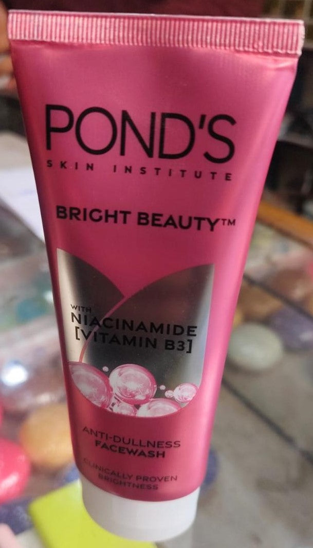 Pond's Bright Beauty Anti-Dullness Facewash with Niacinamide Vitamin B3 - 200g Code 5005