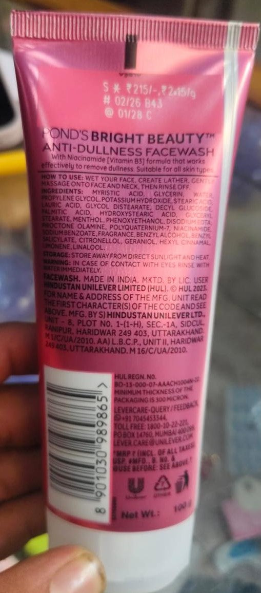 Pond's Bright Beauty Anti-Dullness Facewash with Niacinamide Vitamin B3 - 200g Code 5005