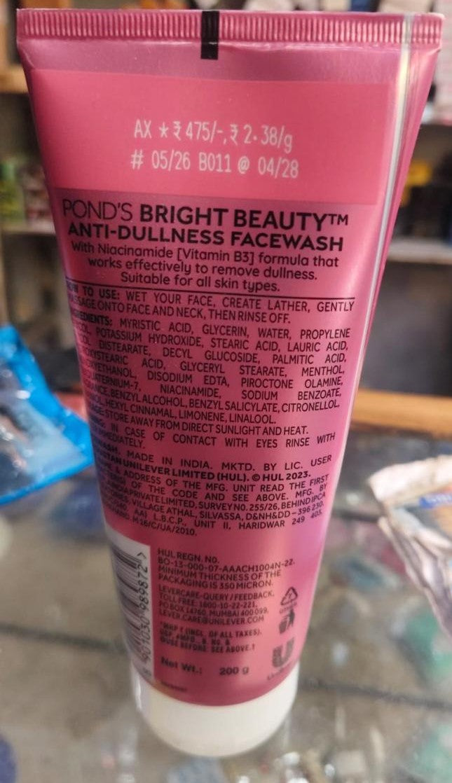 Pond's Bright Beauty Anti-Dullness Facewash with Niacinamide Vitamin B3 - 200g Code 5005