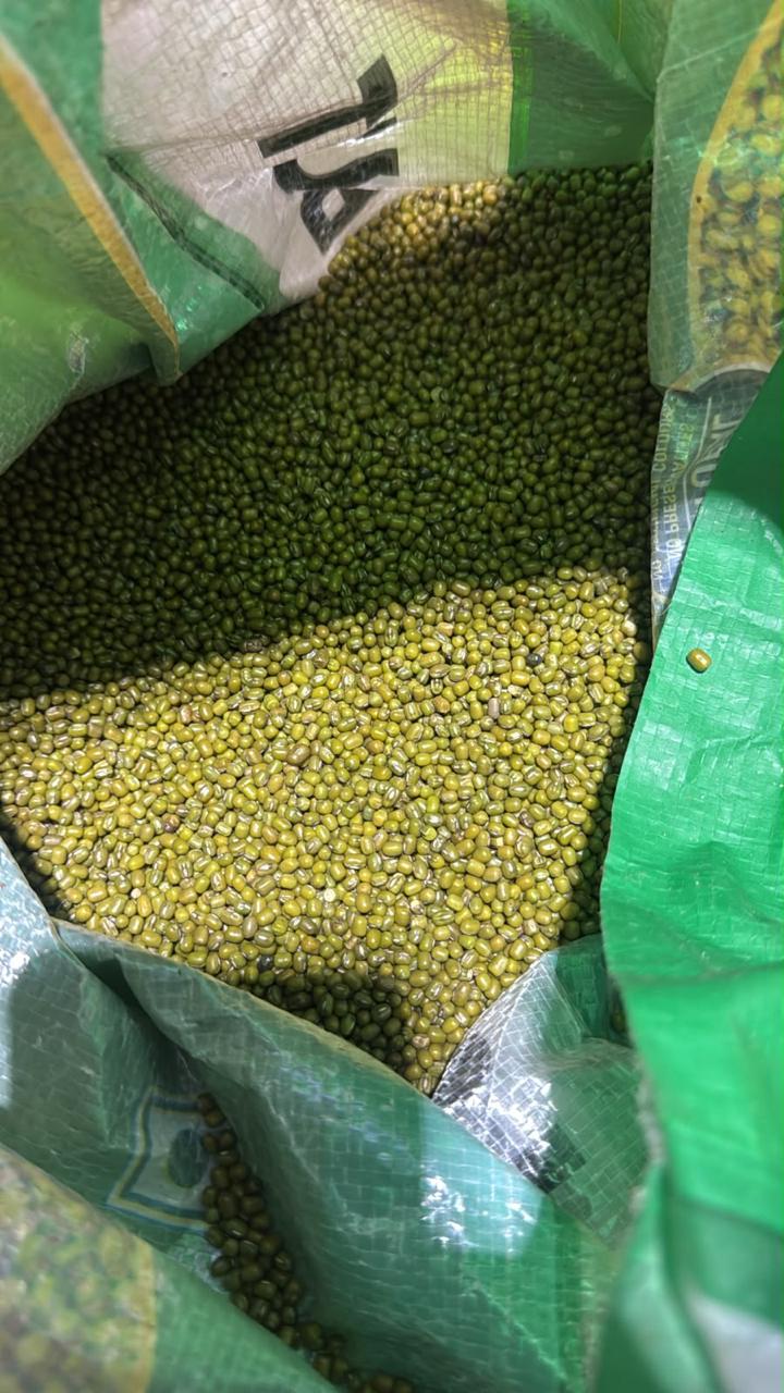 Hari Sabut Moong (Whole Green Moong) 1kg  C5001