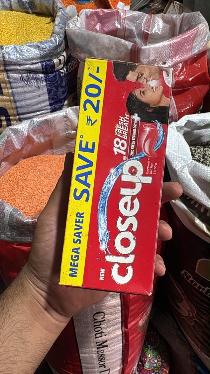 Closeup Red Hot Mega Saver 2x150g combo pack