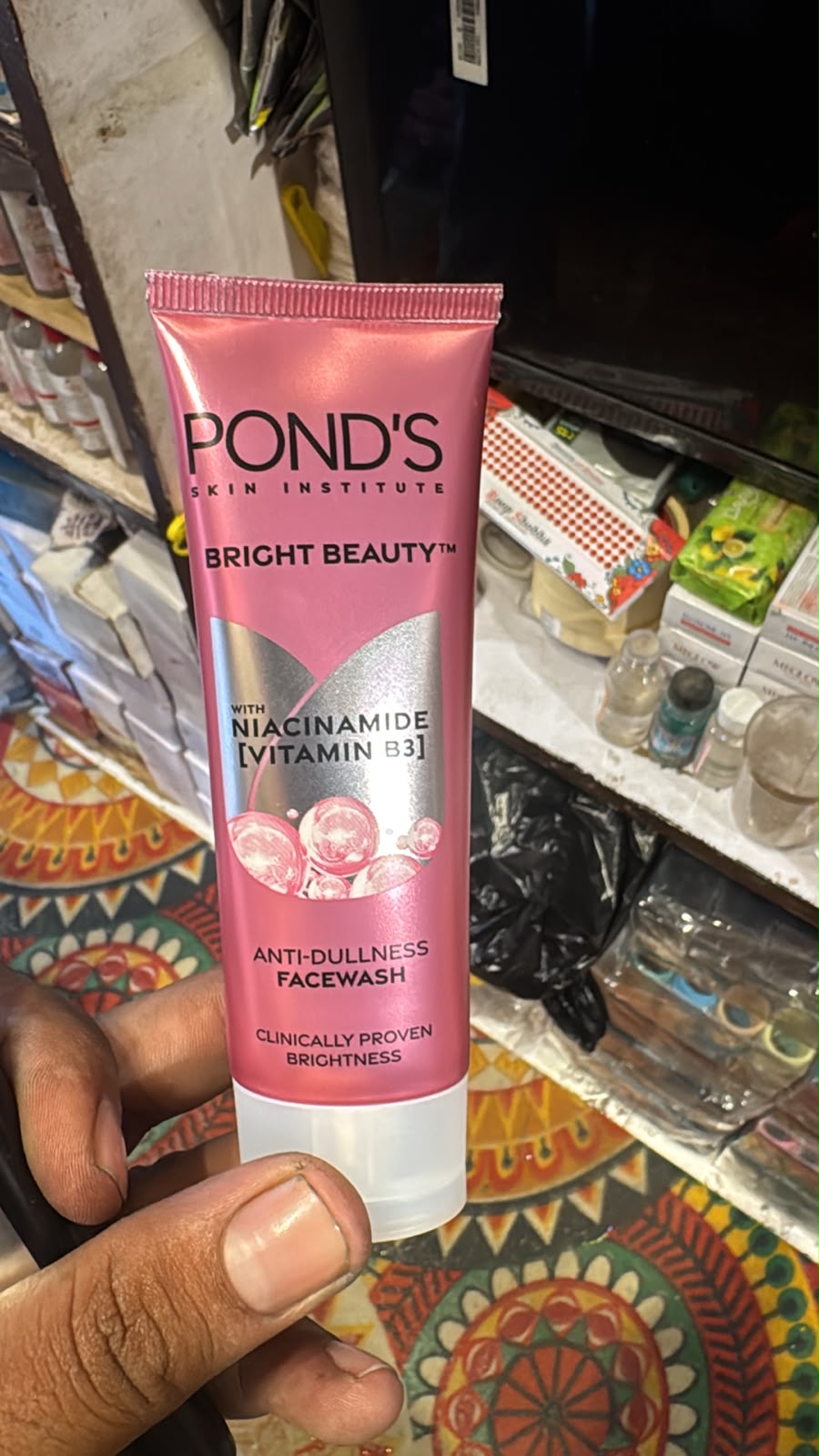 Pond's Bright Beauty Anti-Dullness Facewash 50 gm front